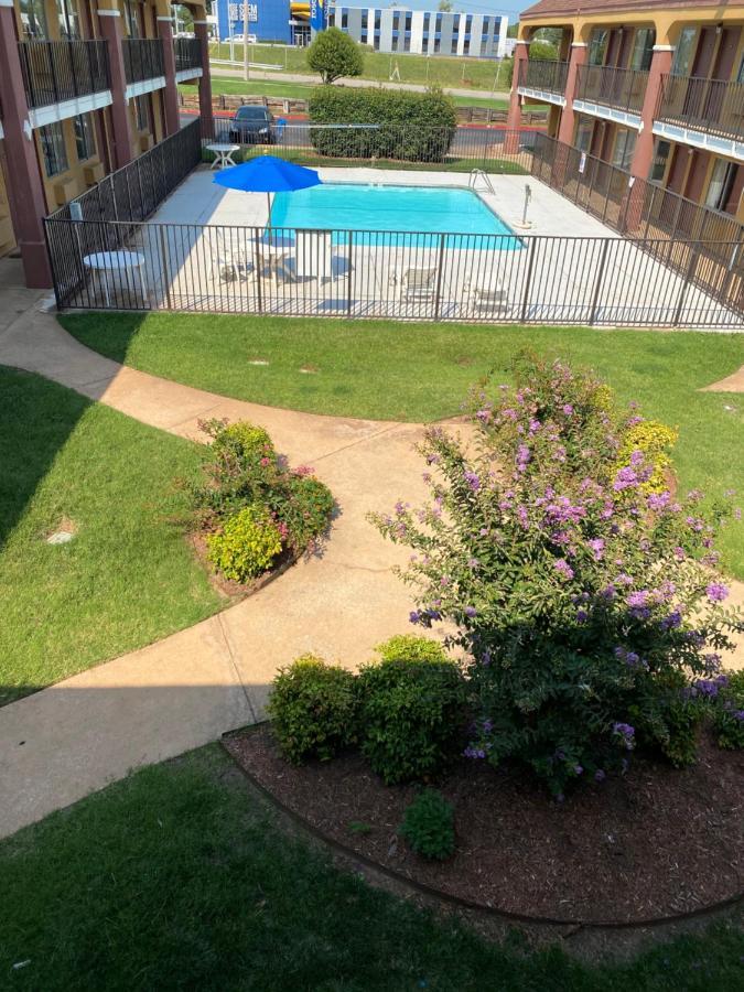 Super 8 By Wyndham Midwest City Ok Экстерьер фото