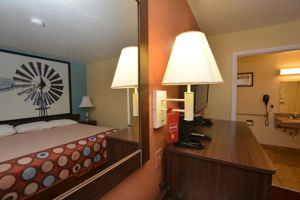 Super 8 By Wyndham Midwest City Ok Экстерьер фото