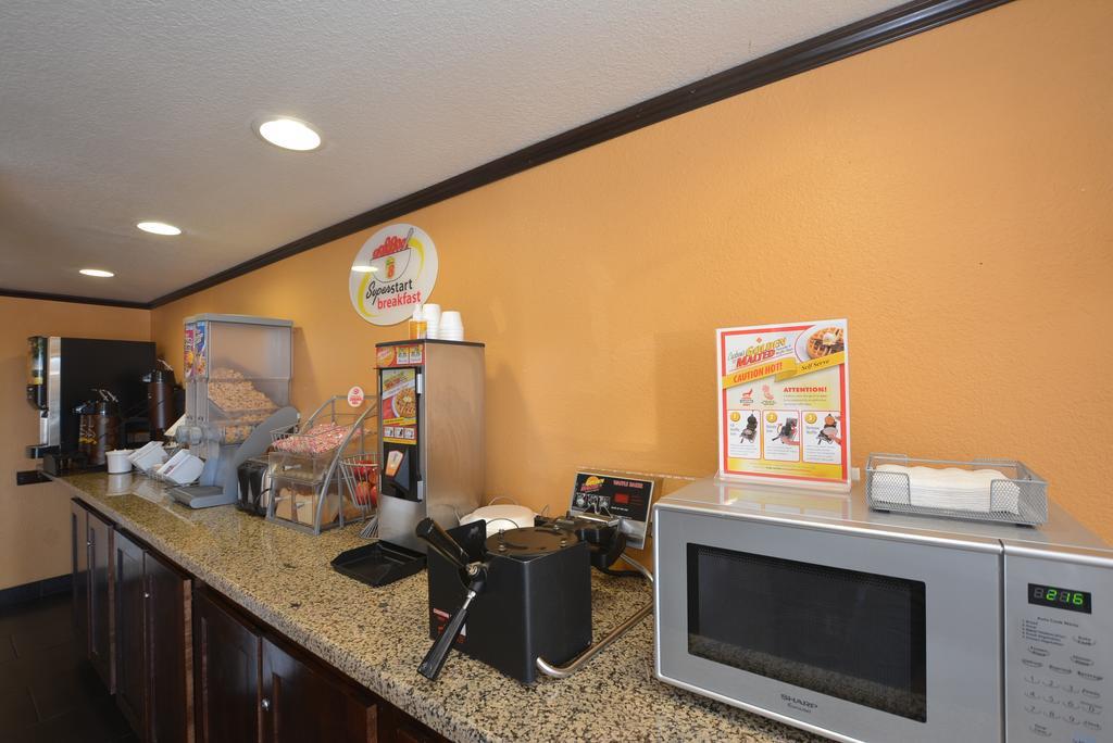 Super 8 By Wyndham Midwest City Ok Экстерьер фото