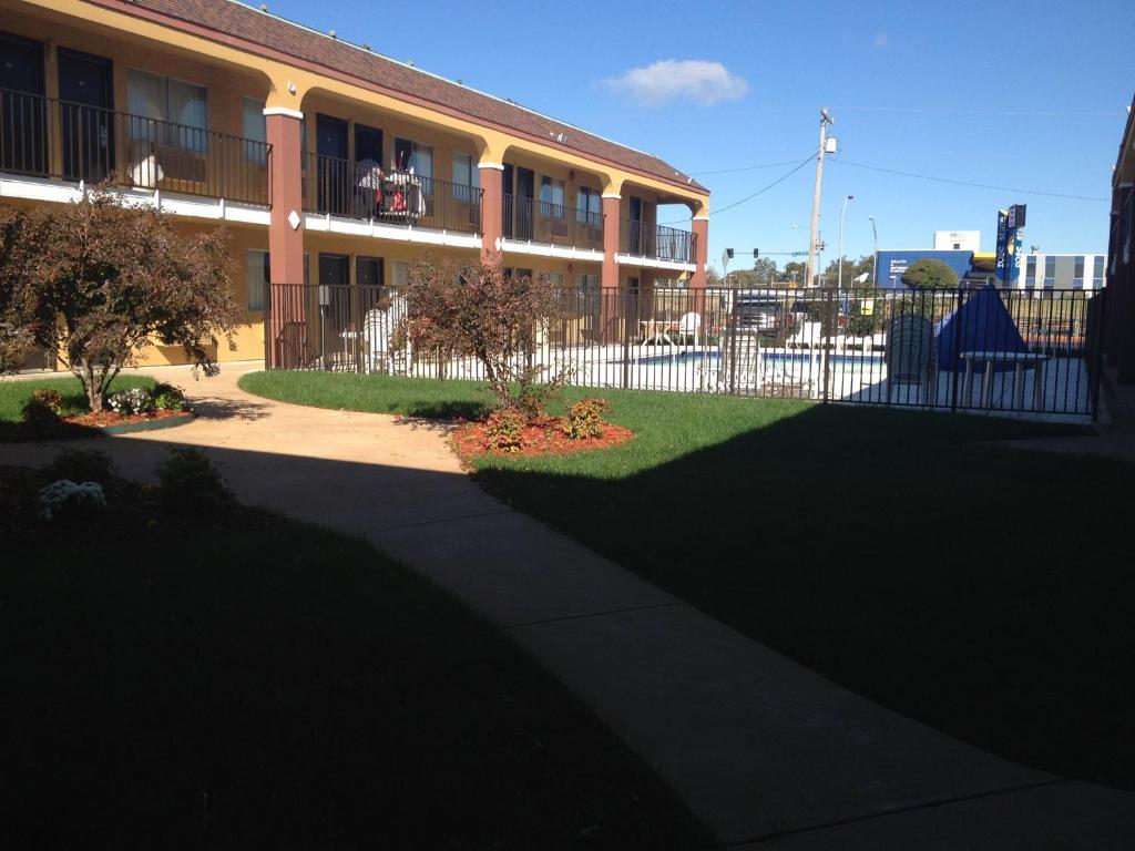 Super 8 By Wyndham Midwest City Ok Экстерьер фото